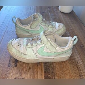 Nike Court Borough Low